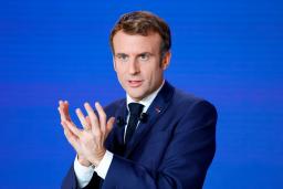 <p>　９日、フランス・パリで記者会見するマクロン大統領（ＡＰ＝共同）</p>