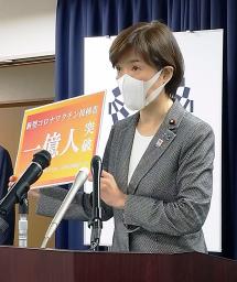 <p>　記者会見する堀内ワクチン相＝１０日午前、東京・永田町</p>