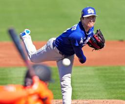 <p>　ジャイアンツ戦に先発したドジャース・山本。３回を投げ５安打２失点だった＝スコッツデール（共同）</p>