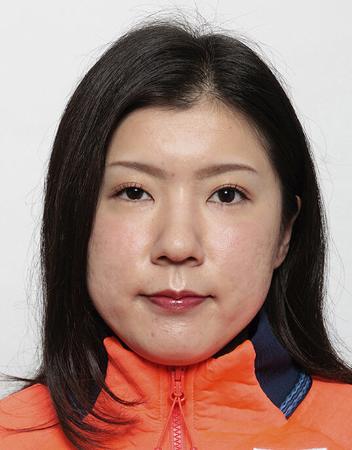 <p>　村岡桃佳</p>