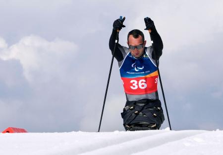 <p>　ノルディックスキー距離男子１０キロ座位で力走するジョージアのテムリ・ダディアニ＝１１日、イタリア・テーゼロ（共同）</p>