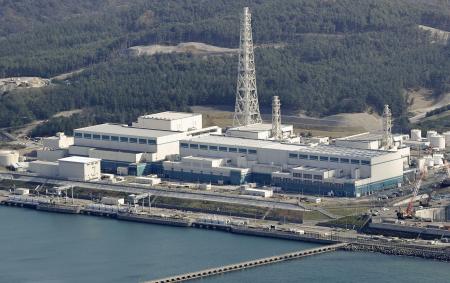 <p>　新潟県の東京電力柏崎刈羽原発の（左から）５号機、６号機、７号機＝２０２５年１１月</p>