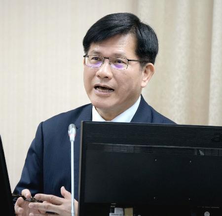 <p>　２０２４年５月、台湾の立法院で発言する林佳竜外交部長＝台北</p>
