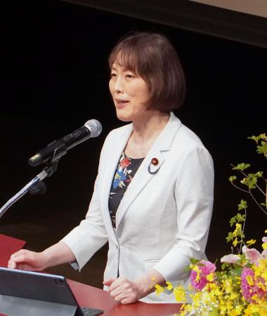 <p>　那覇市内で講演する共産党の田村委員長＝１７日午後</p>