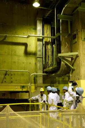 <p>　報道陣に公開された敦賀原発１号機の廃炉作業の現場＝２２日午後、福井県敦賀市</p>
