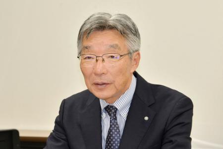 <p>　インタビューに答える東京都小笠原村の渋谷正昭村長</p>