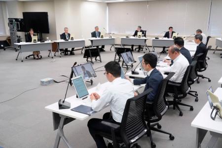 <p>　虚偽申請をした電力会社などに対する罰則導入を検討すると明らかにした原子力規制委の定例会合＝２７日午前、東京都港区</p>