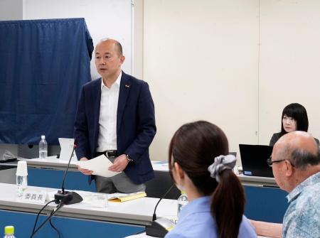 <p>　平和宣言文の起草委員会であいさつする長崎市の鈴木史朗市長＝３０日午前、長崎市</p>