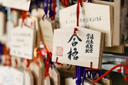 <p>　学問の神様を祭る湯島天神に奉納された絵馬＝昨年１月、東京都文京区</p>
