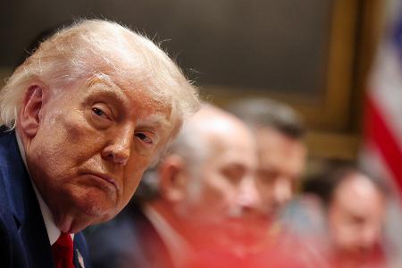 <p>米ホワイトハウスで、閣議に臨むトランプ大統領（ゲッティ＝共同）</p>