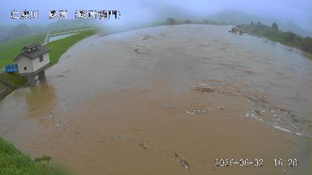 <p>　レベル４氾濫危険警報が発表された宮崎県日南市の広渡川のライブカメラ映像＝２日午後（宮崎県提供）</p>