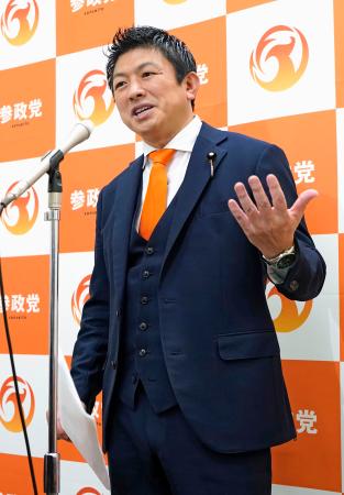 <p>　再審制度の見直しを巡り、記者会見する参政党の神谷代表＝１１日午後、国会</p>