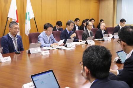 <p>　環境省で開かれた「気候変動適応計画」の改定案骨子を取りまとめた会合＝２５日午後</p>