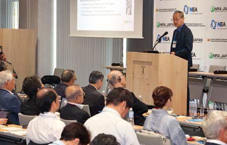 <p>　国際ワークショップで講演する原子力損害賠償・廃炉等支援機構の更田豊志廃炉総括監＝２７日午前、福島県双葉町</p>