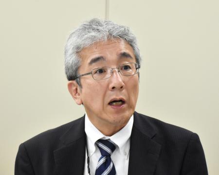 <p>　日本原子力学会の会長に就任し、記者会見する北海道大工学研究院の小崎完教授＝２９日午後、東京都港区</p>