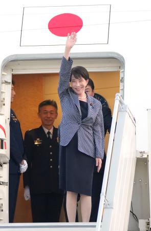 <p>　インドの首都ニューデリーのパラム空軍基地に到着した高市首相＝１日（共同）</p>