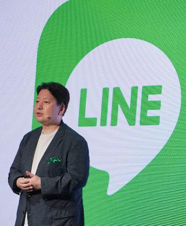 <p>　「ＬＩＮＥ」の新機能を説明するＬＩＮＥヤフーの舛田淳上級執行役員＝２日午後、東京都渋谷区</p>