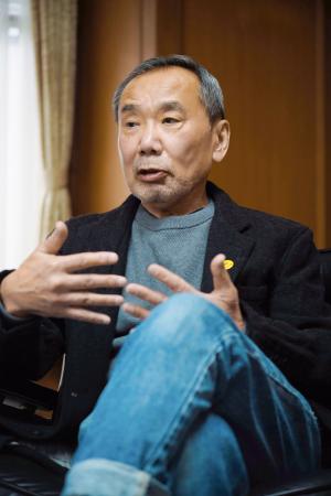 <p>　新作「夏帆　Ｔｈｅ　Ｔａｌｅ　ｏｆ　ＫＡＨＯ」を刊行した作家の村上春樹さん（（Ｃ）新潮社）</p>