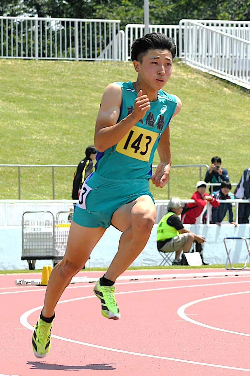 男子200メートルを県高校新記録と大会新記録で優勝した市船橋・片山瑛太。100メートルは県高校タイ記録の大会新記録で制した=県総合SC