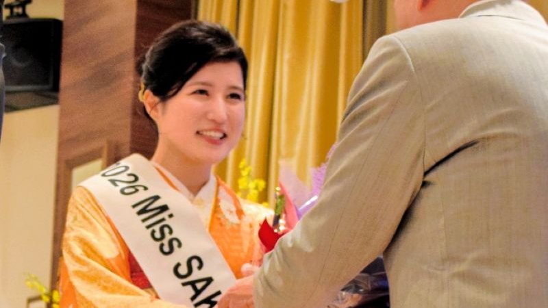 壮行会で意気込みを語る加藤さん（左）＝成田市