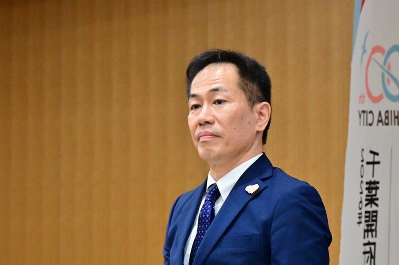 会見に出席したイオンモールの大野社長。「イオンの総力を挙げて事業計画の策定に努める」と述べた＝２日、千葉市役所