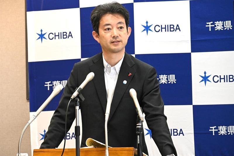 定例記者会見で質問に答える熊谷知事=4日午前、千葉県庁
