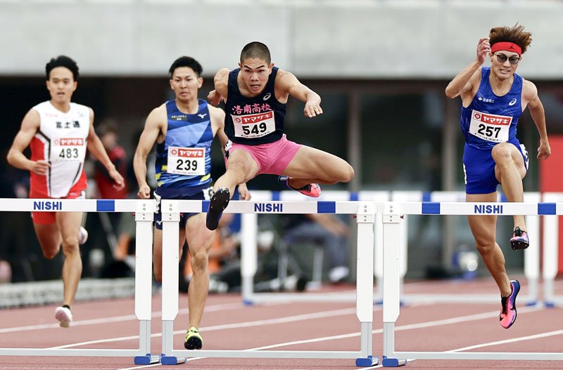 男子400メートル障害決勝 力走する後藤大樹(右から2人目)=14日、パロマ瑞穂スタジアム(共同)