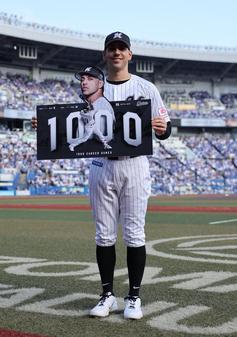 6月13日のDeNA戦で通算1000試合出場を果たしたソト=ZOZOマリン