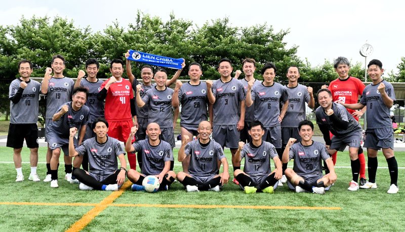 ５０歳以上のサッカー全国大会で連覇を目指すＬＩＥＮ　ＣＨＩＢＡのメンバー＝市原市