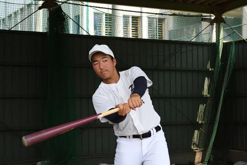 投打でチームを引っ張る千葉商の石黒幸孝＝千葉市中央区