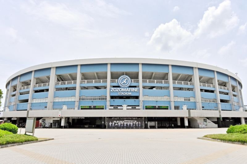 ドーム化で再整備の方向性が示されたＺＯＺＯマリンスタジアム＝５月２７日、千葉市美浜区