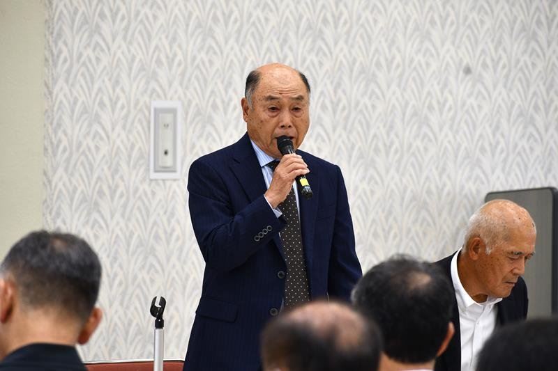 総会であいさつする瀬利会長=多古町