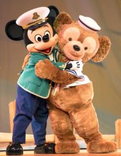 “一緒に楽しむ”新キャラ　２００５年「ダッフィー」誕生　【東京ディズニーシー１５周年クロニクル】（６）