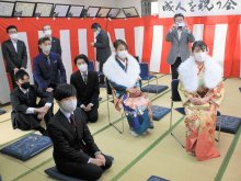 二十歳の門出、地域に感謝　成人式中止で祝う会　千葉市中央区の自治会