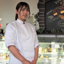 こだわりカヌレで笑顔に　木更津に専門店、店長務める　植草陽さん（２０）　【ひと模様】