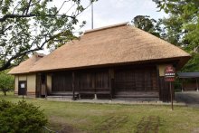 屋根や土壁修復完了　国重文「旧尾形家住宅」　南房総台風１５号で被害