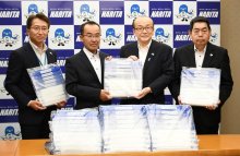 富里の観光バス会社フェースシールド寄付　成田市に千枚