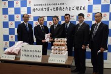 旭中央病院へ豚肉、鶏卵　飼料用米２団体　コロナ対応感謝し贈る