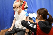 成田市でモデルナ集団接種始まる　予約低調、不安解消へ市長も接種　新型コロナ
