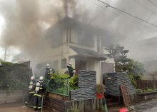 【速報】四街道で住宅火災　「２階から煙」と１１９番