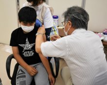 ５～１１歳ワクチン　成田市で集団接種　保護者副反応に不安、判断悩む　努力義務規定の対象外、勧めにくく