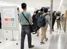 入国上限１日２万人に拡大　成田空港に続々と　リスク分類で検査免除も　訪日観光は１０日解禁
