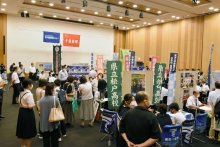 進学フェア、柏で開幕　４６校が魅力アピール　志望校選びの情報求め１４００人来場