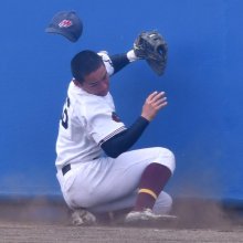 美守に球場歓声　市松戸の曽宮　第７６回春季千葉県高校野球大会　第２日