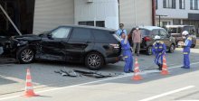 【速報】乗用車３台衝突、３人搬送　７０代男性「ブレーキとアクセル踏み間違えた」　東金、コンビニから県道に出ようと