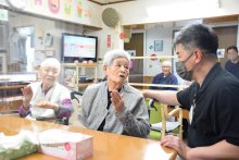 ＜コロナ５類移行１カ月＞　見えぬ感染拭えぬ不安　高齢者施設や医療機関