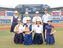 晴れ舞台での司会　声高らかに務める　中谷さん、富田さん　第１０５回全国高校野球選手権　千葉大会　第１日