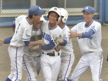 成田国際、９回にドラマ　粘り信じ瀬戸際で底力　第１０５回全国高校野球　千葉大会　第７日