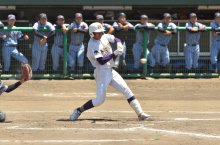 剛腕打ち初アーチ　千葉経大付・今津　第１０５回全国高校野球大会　千葉大会　第８日