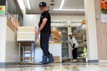 ＜台風１３号＞茂原中心に床上浸水が多数発生　山武など崖崩れ、鴨川で８０戸が断水　一夜明け住民ら復旧作業